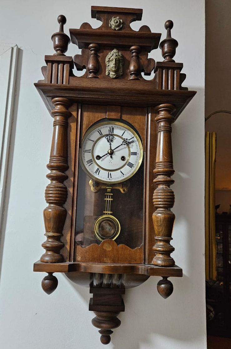 Kia Peng Mechanical Clock